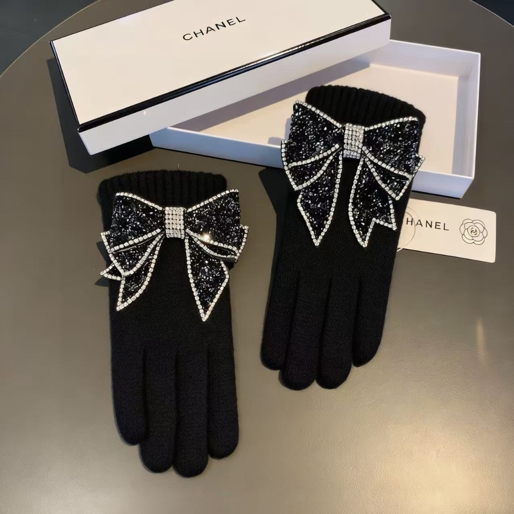 Chanel Embellished Bow Gloves Black